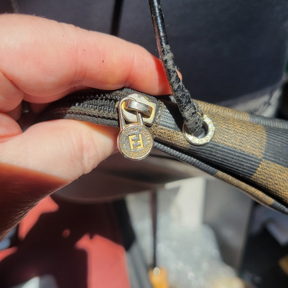 Fendi Vintage Cross Body Bag W/Logo - Authentic - Picture 7 of 15